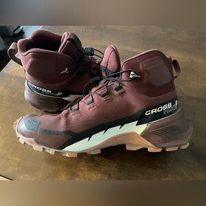 Salomon Cross Hike Winter Boots - Burgundy and Black